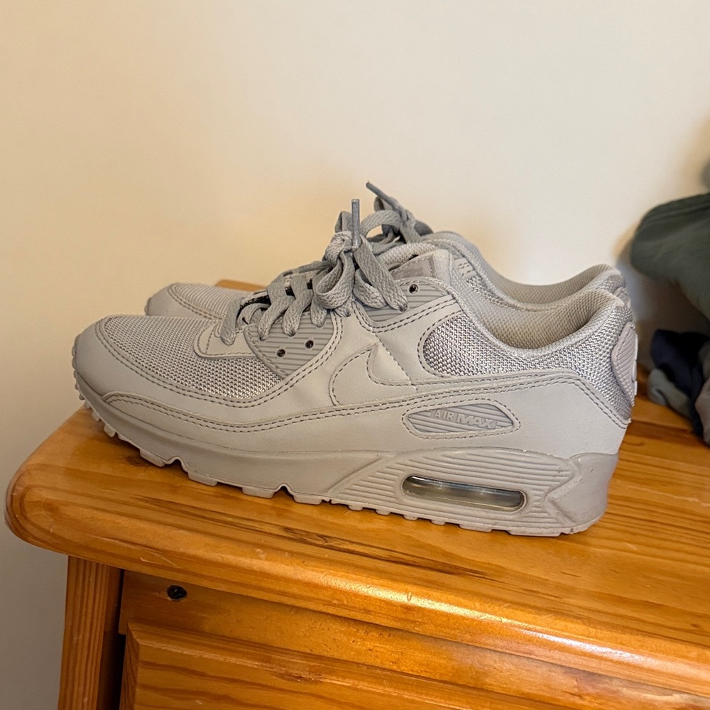 Men’s Size 6 Nike Air Max- Gray